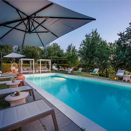 Luxury Country With Pool In Lucca 아파트 *